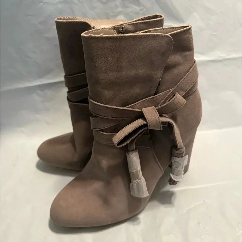 Just Fab Landry Bootie Never worn size 9